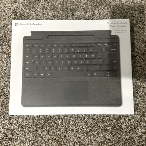 Microsoft surface pro keyboard - Picture 1 of 4